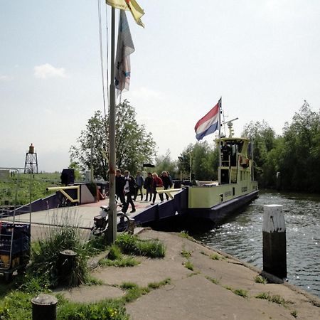 Bed And Breakfast De Dijk Zuid-Beijerland Exteriér fotografie
